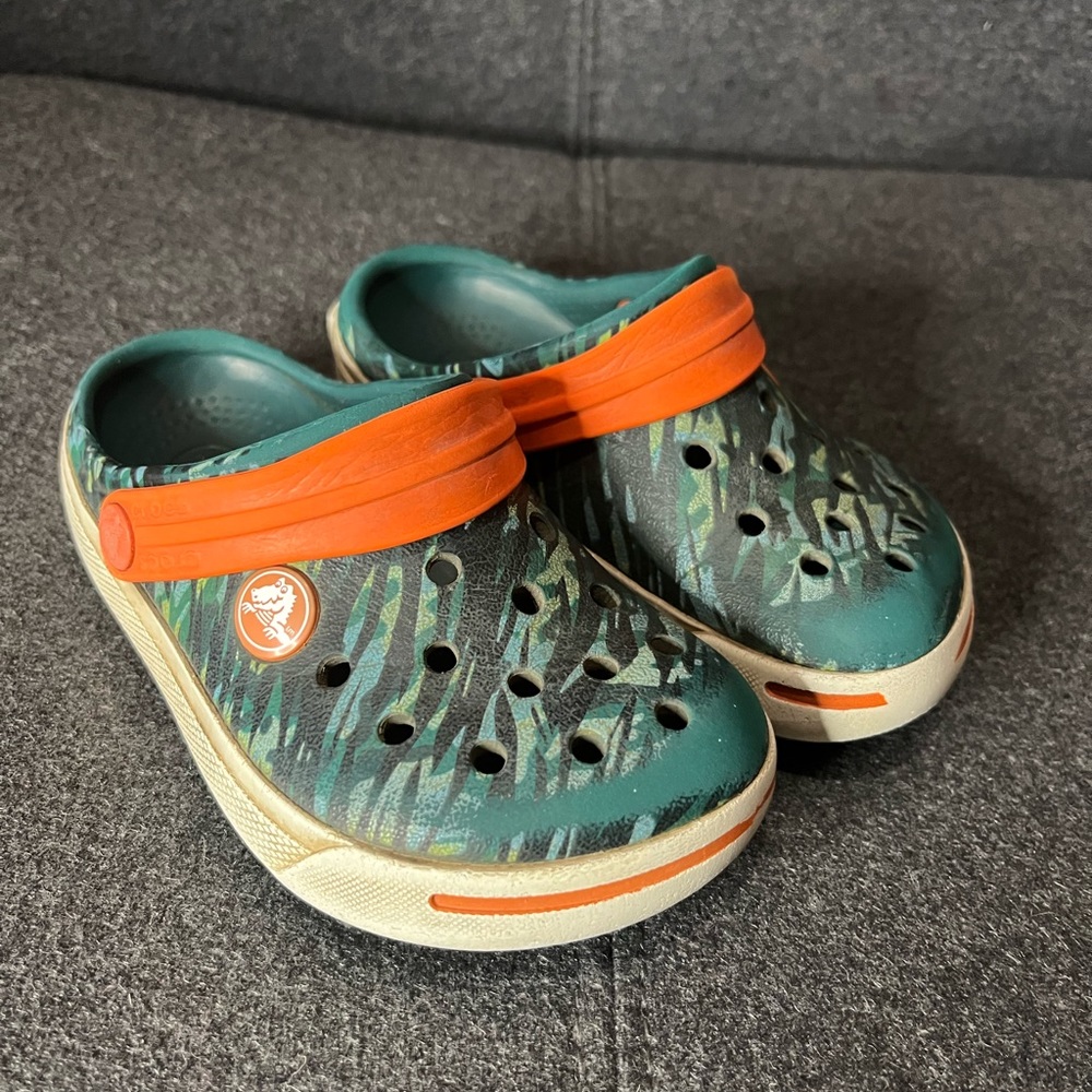 Kids Crocs size 8/9